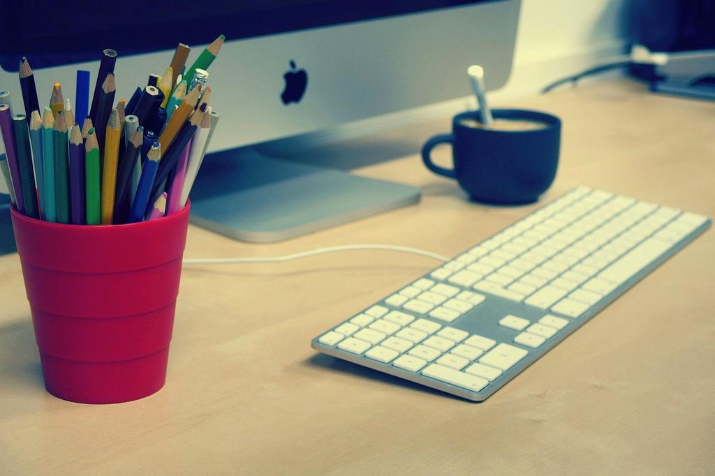 Modern office workspace with jedecou peripherals